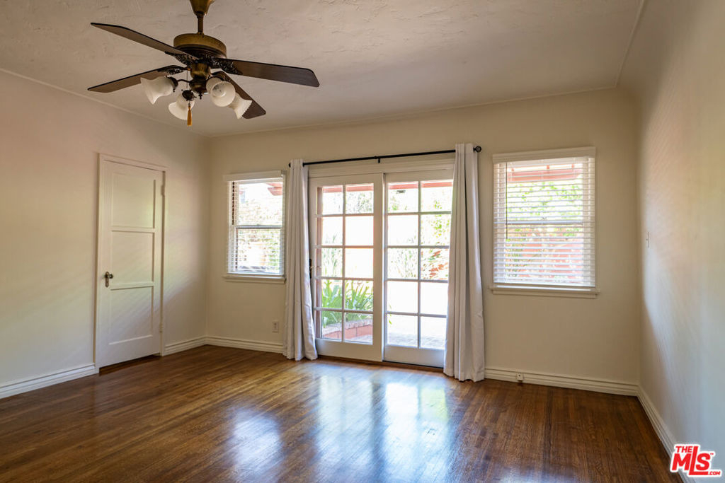 2005 Holmby Avenue - Photo 8