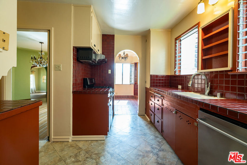 2005 Holmby Avenue - Photo 7