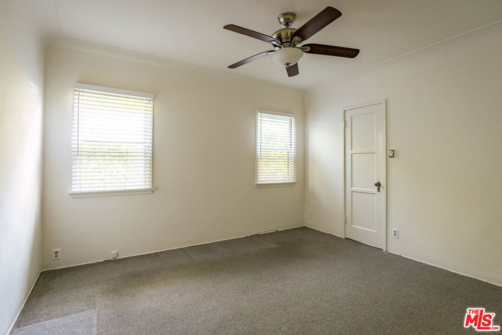 2005 Holmby Avenue - Photo 10