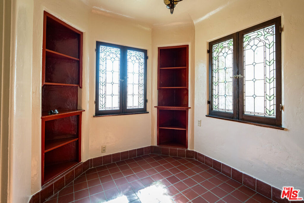2005 Holmby Avenue - Photo 4
