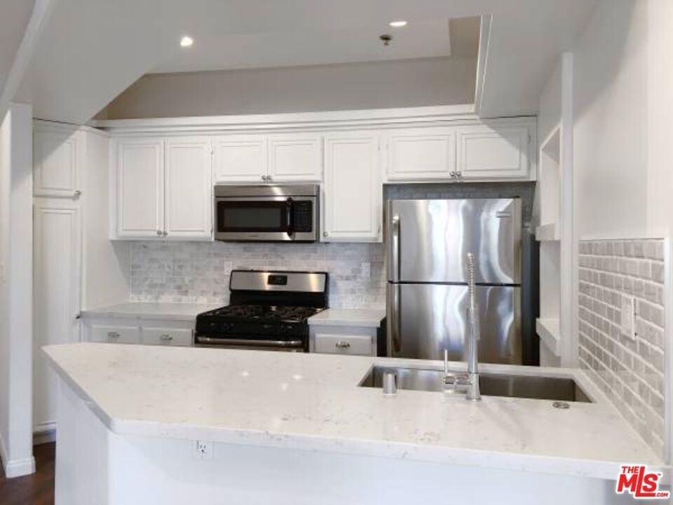 12712 Moorpark Street - Photo 0