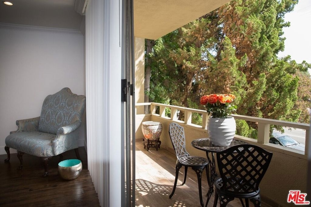 5215 Balboa - Photo 2