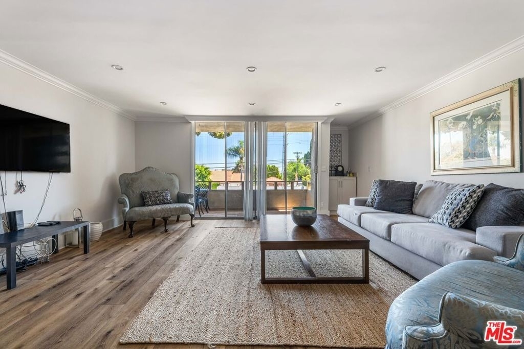 5215 Balboa - Photo 0