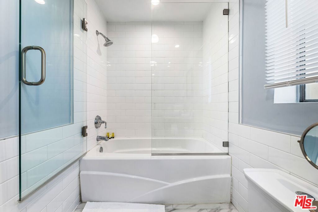 5215 Balboa - Photo 4