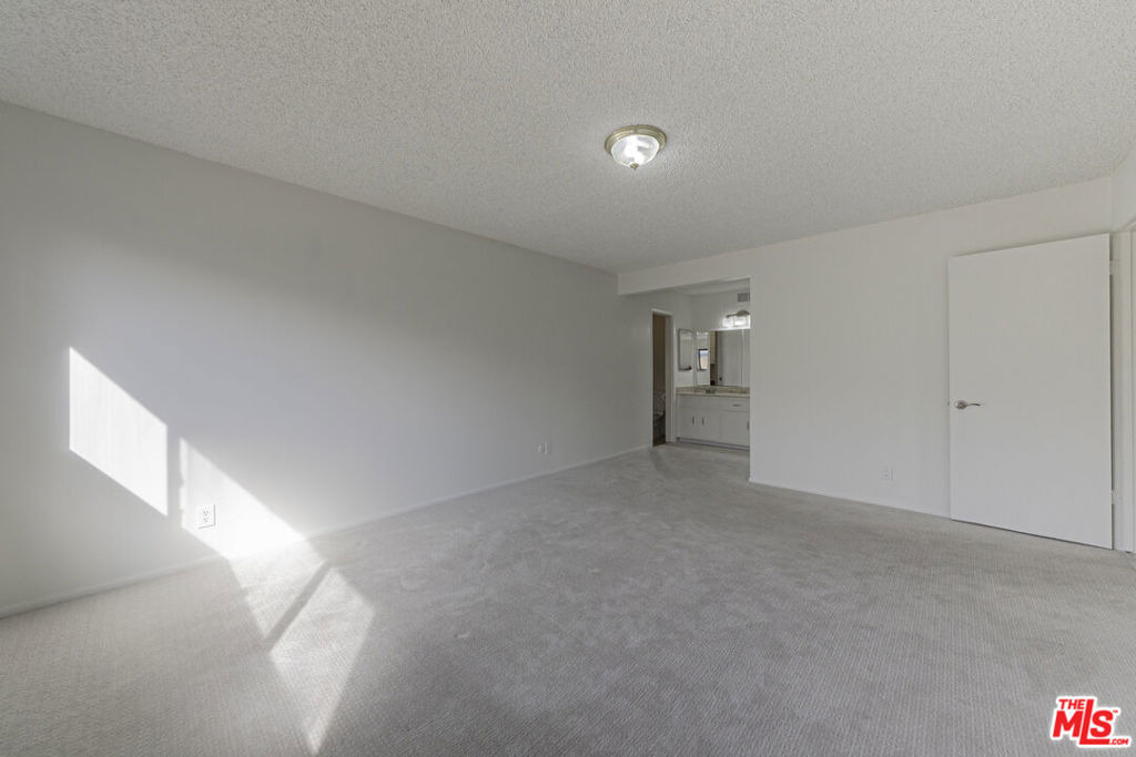 2106 W 166th Street - Photo 20