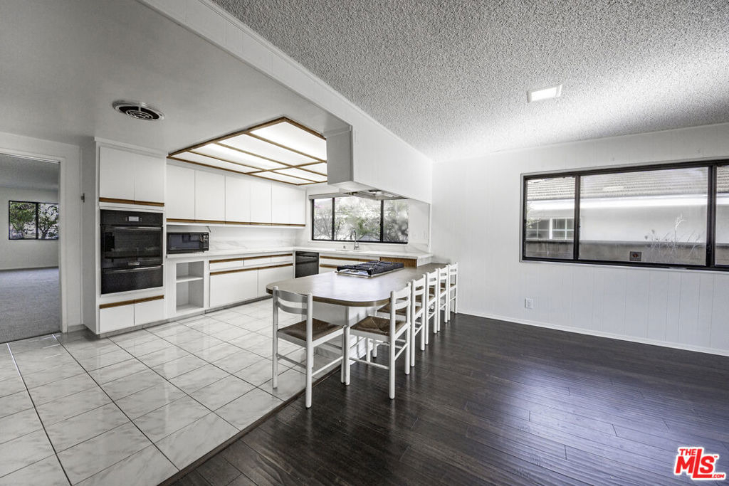 2106 W 166th Street - Photo 11