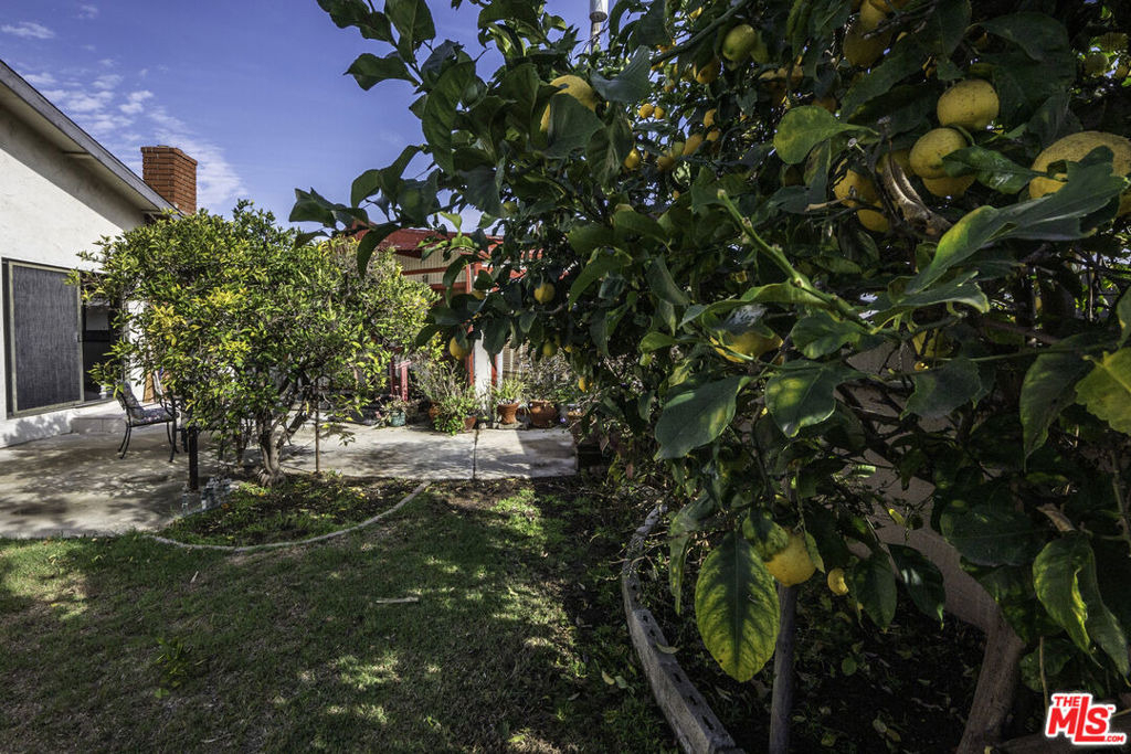 2106 W 166th Street - Photo 35