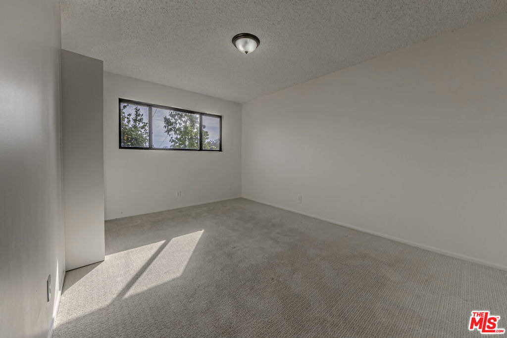 2106 W 166th Street - Photo 28