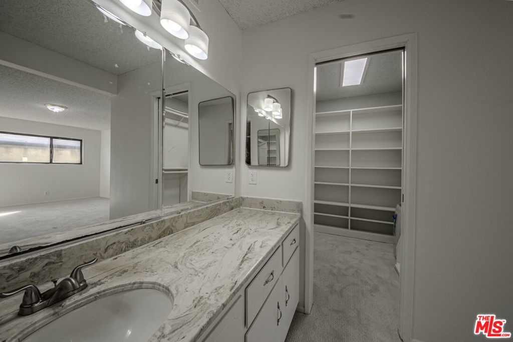 2106 W 166th Street - Photo 22