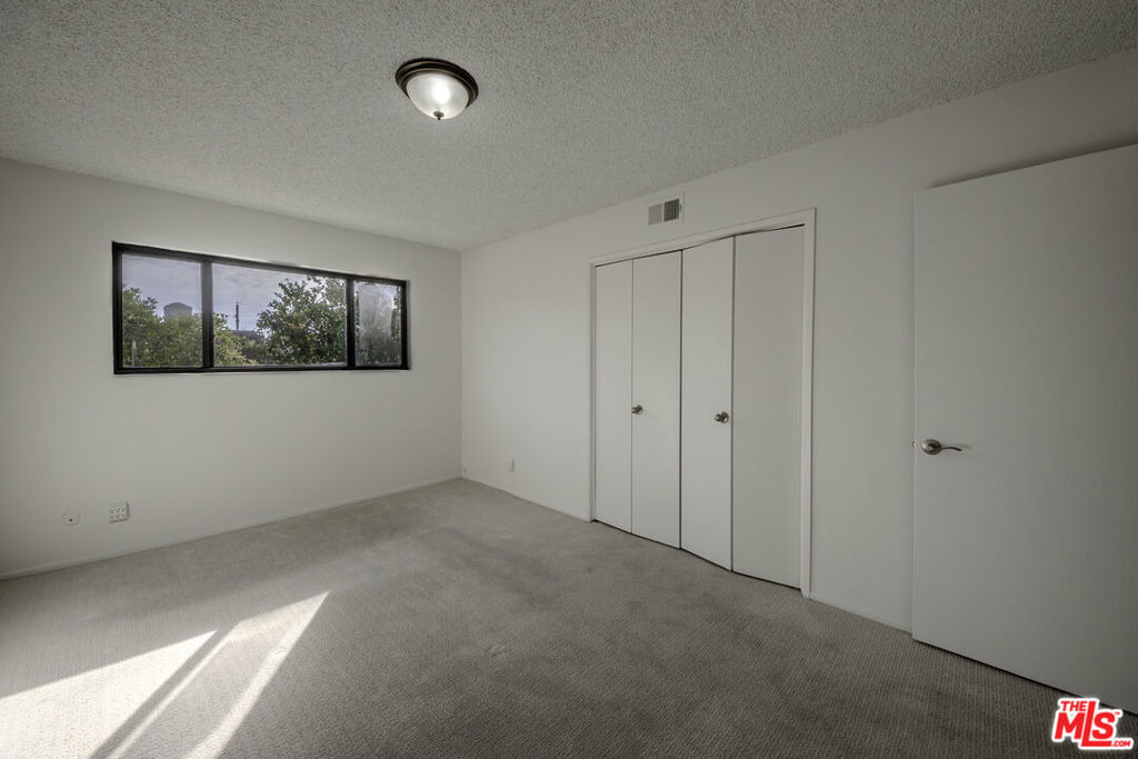 2106 W 166th Street - Photo 31