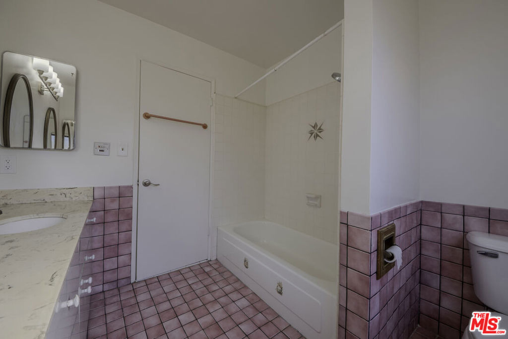 2106 W 166th Street - Photo 27