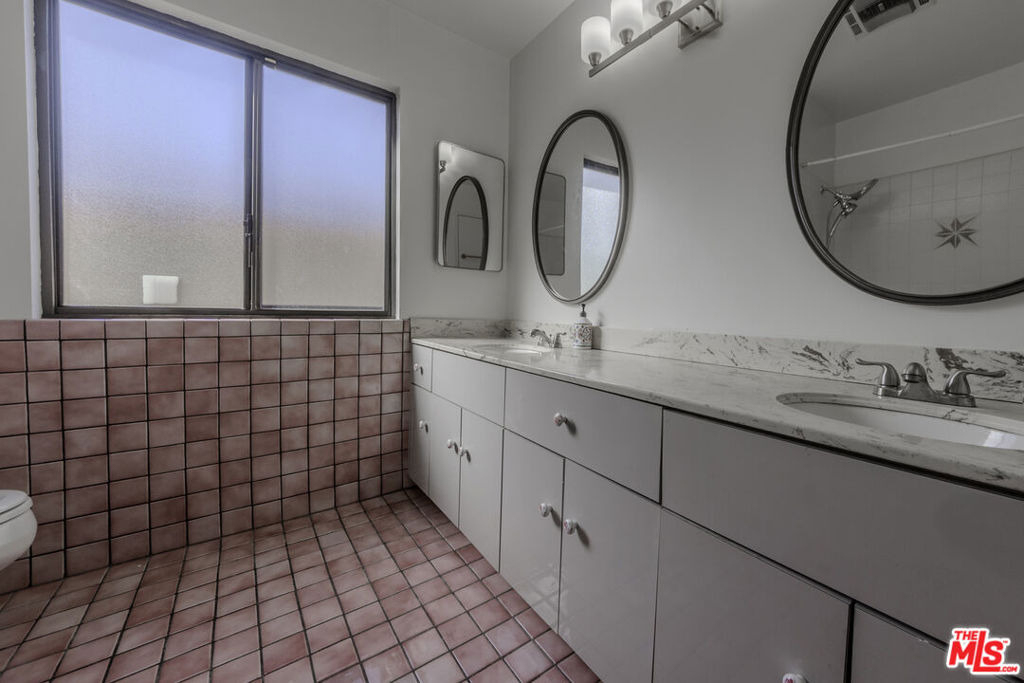 2106 W 166th Street - Photo 26