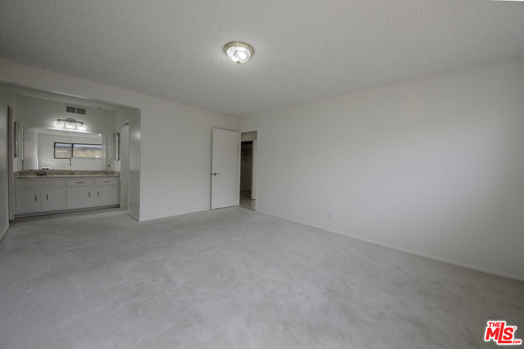 2106 W 166th Street - Photo 21
