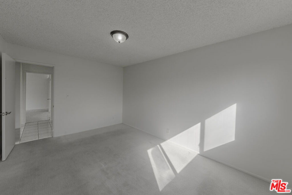 2106 W 166th Street - Photo 32