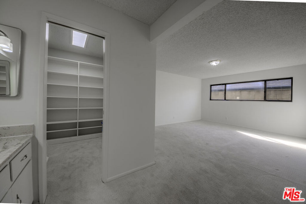 2106 W 166th Street - Photo 23