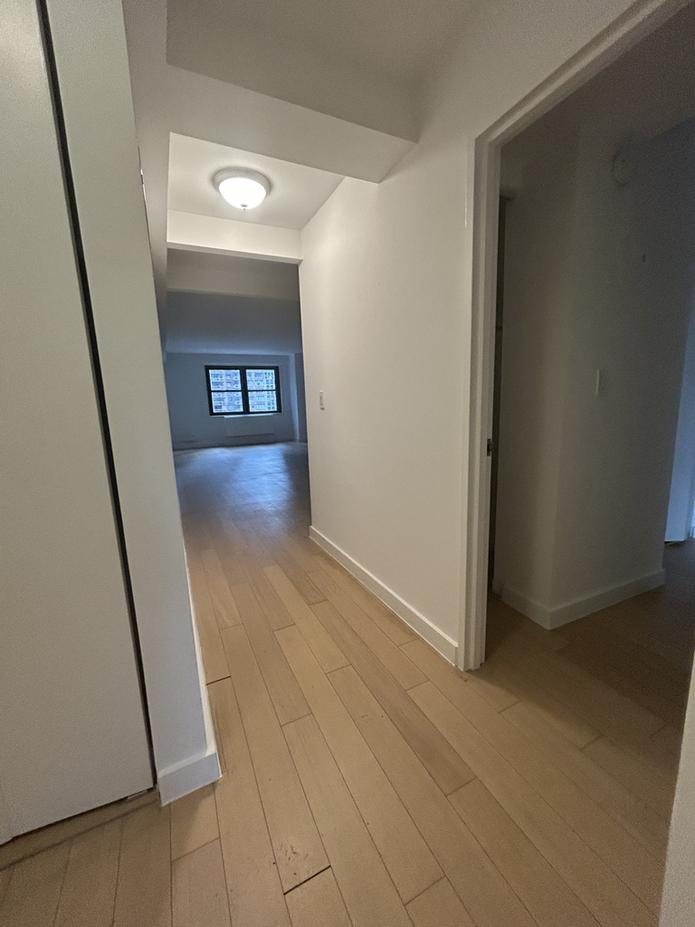 East 39th Street - Photo 3