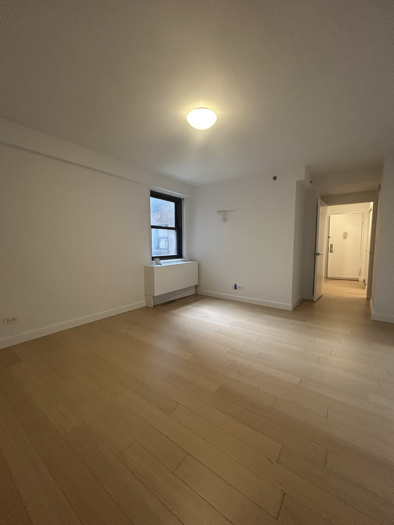 East 39th Street - Photo 2