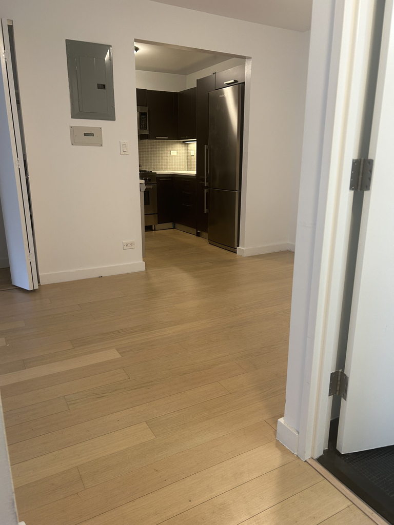 East 39th Street - Photo 5