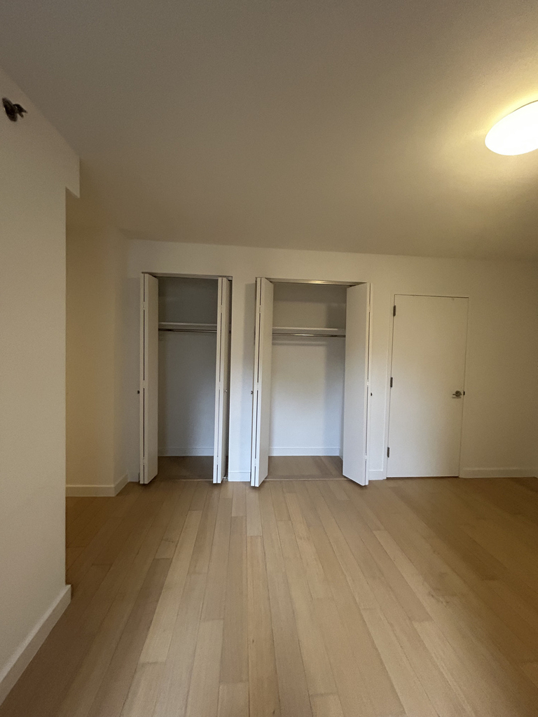East 39th Street - Photo 0
