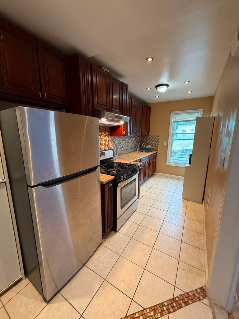 Luxurious 76th Street, Woodhaven Apartment - Photo 2