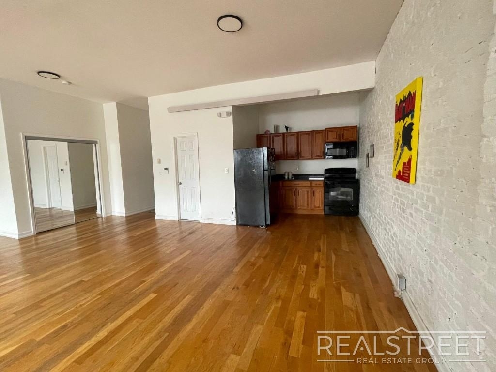 916 Broadway - Photo 2