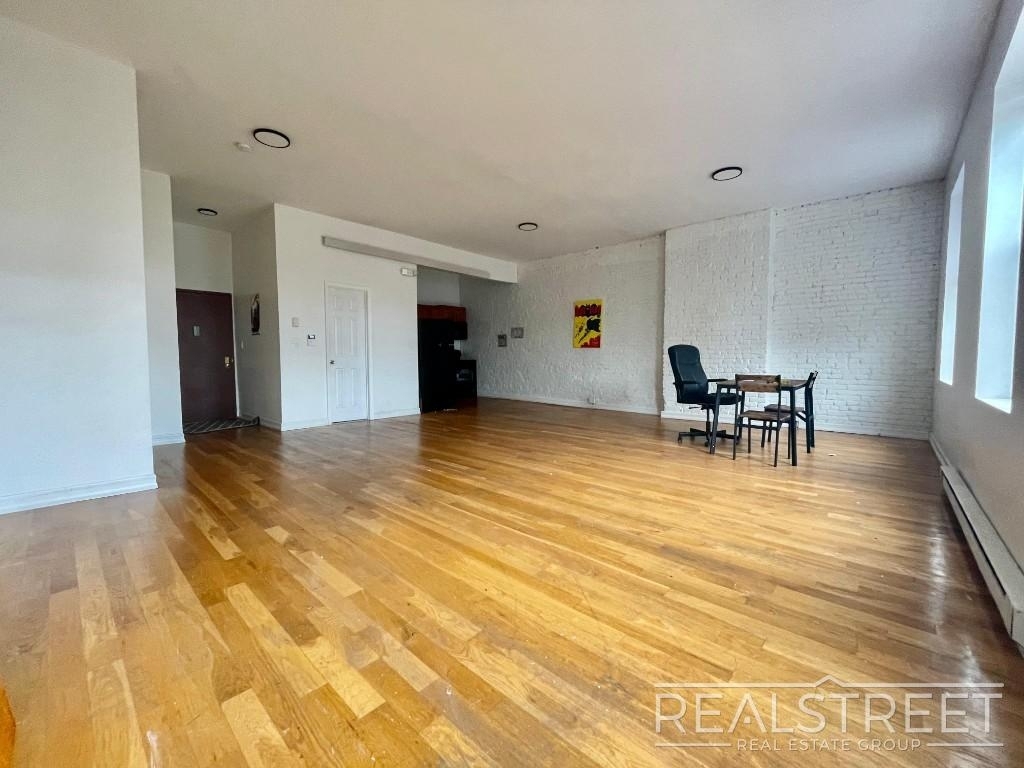 916 Broadway - Photo 0