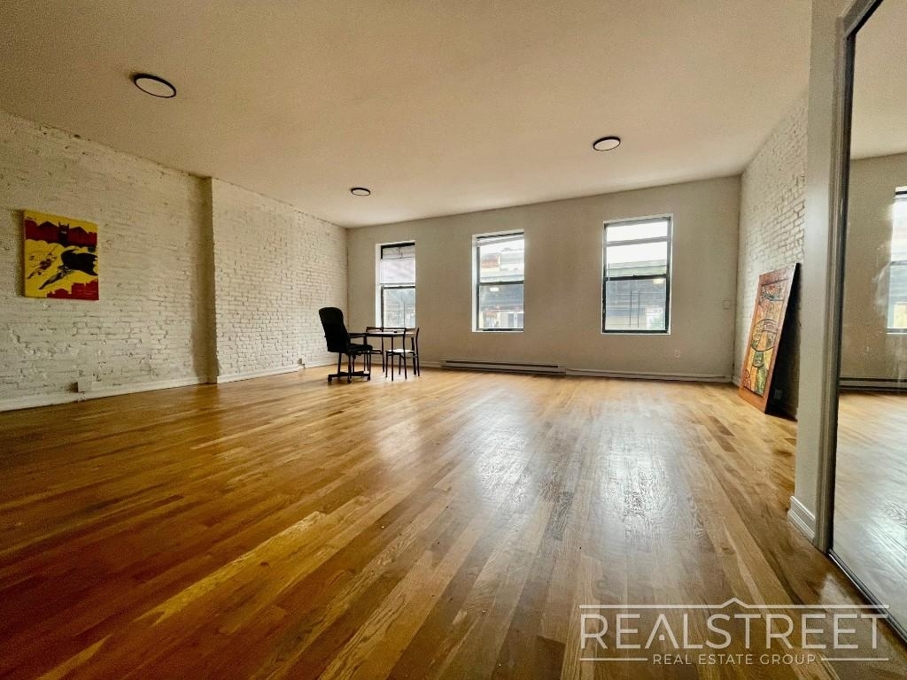 916 Broadway - Photo 1