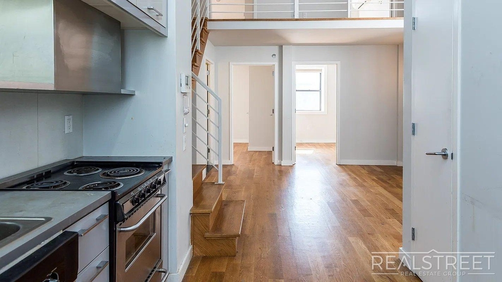 100 Dupont Street - Photo 2