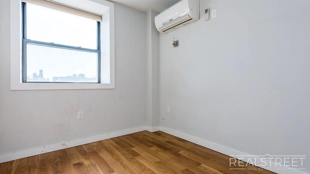 100 Dupont Street - Photo 13