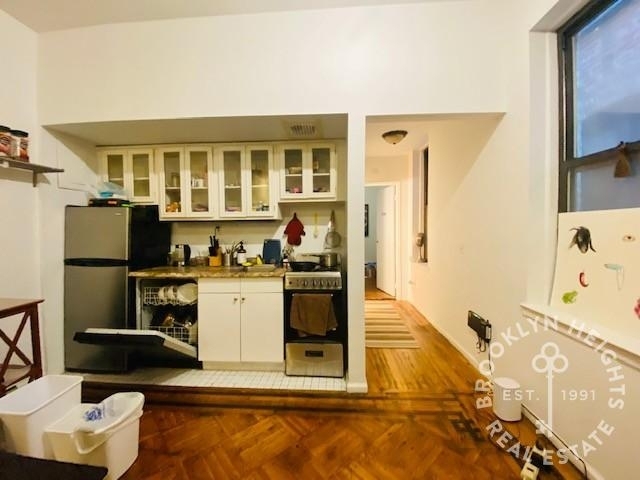 211 Clinton St. - Photo 4