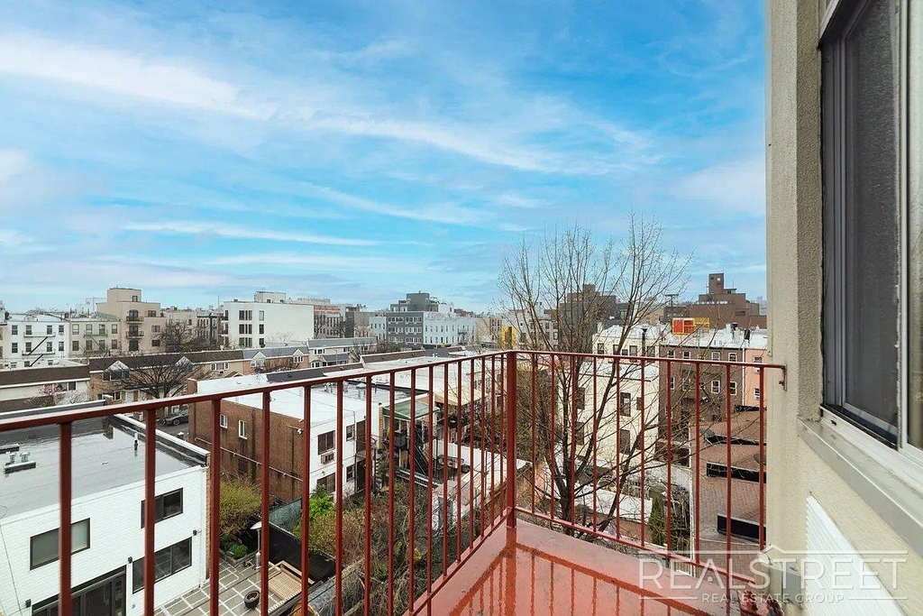 184 Noll Street - Photo 9