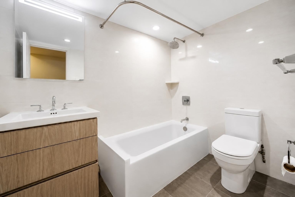 425 East 80th Street - Photo 5