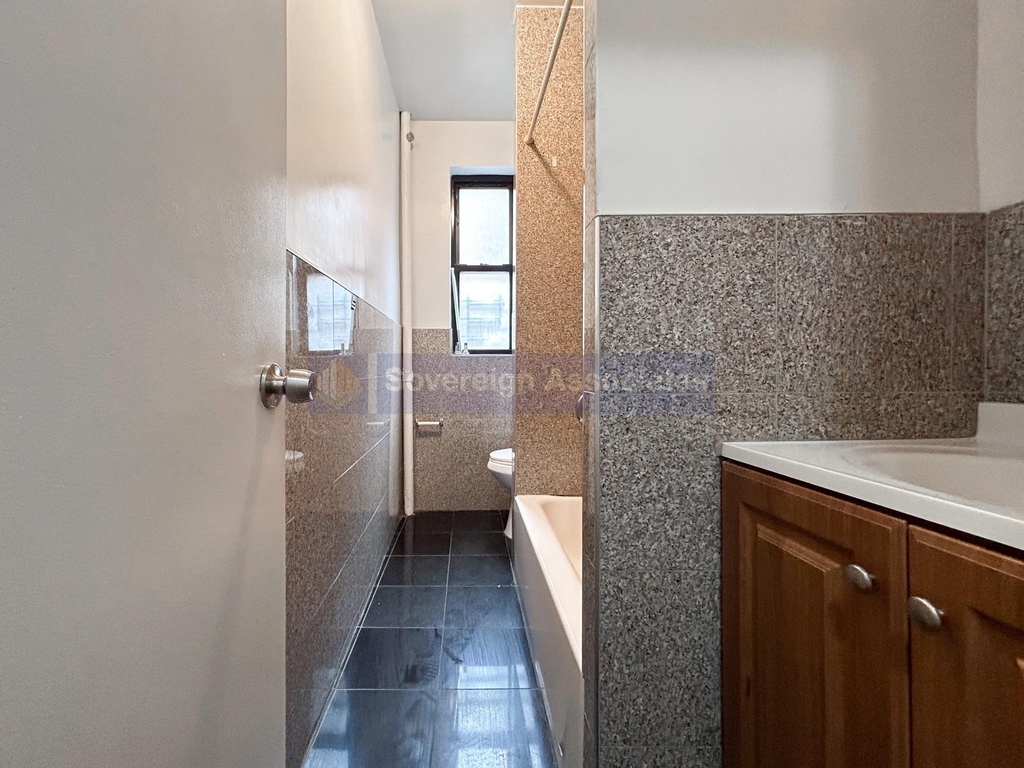 3139 Broadway - Photo 10