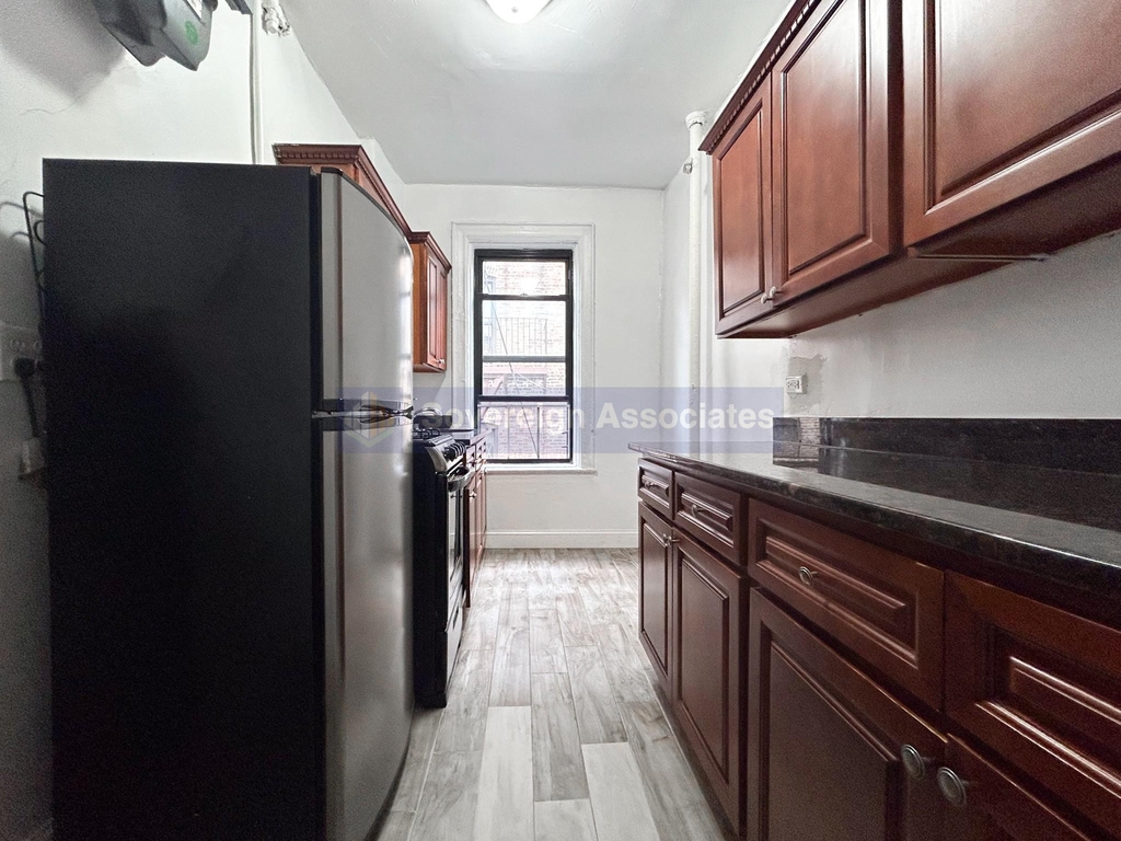 3139 Broadway - Photo 5