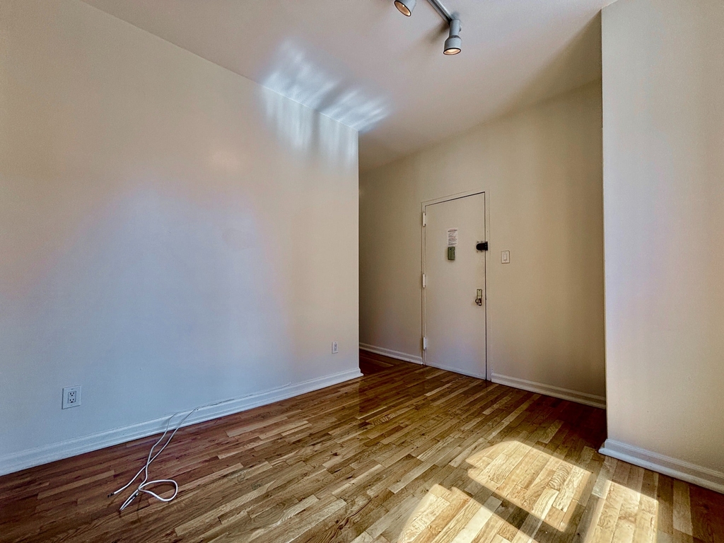 3135 Broadway - Photo 1