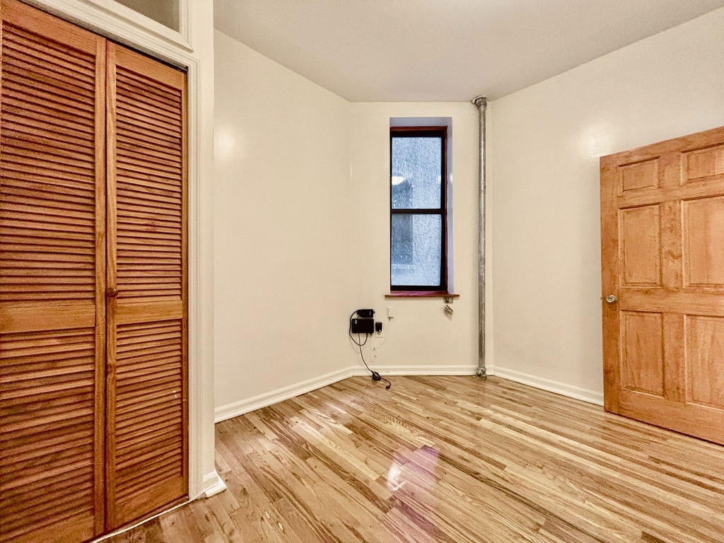 3135 Broadway - Photo 3