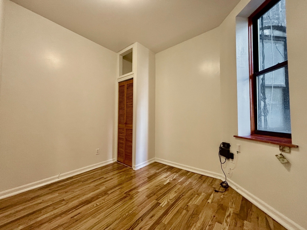 3135 Broadway - Photo 2