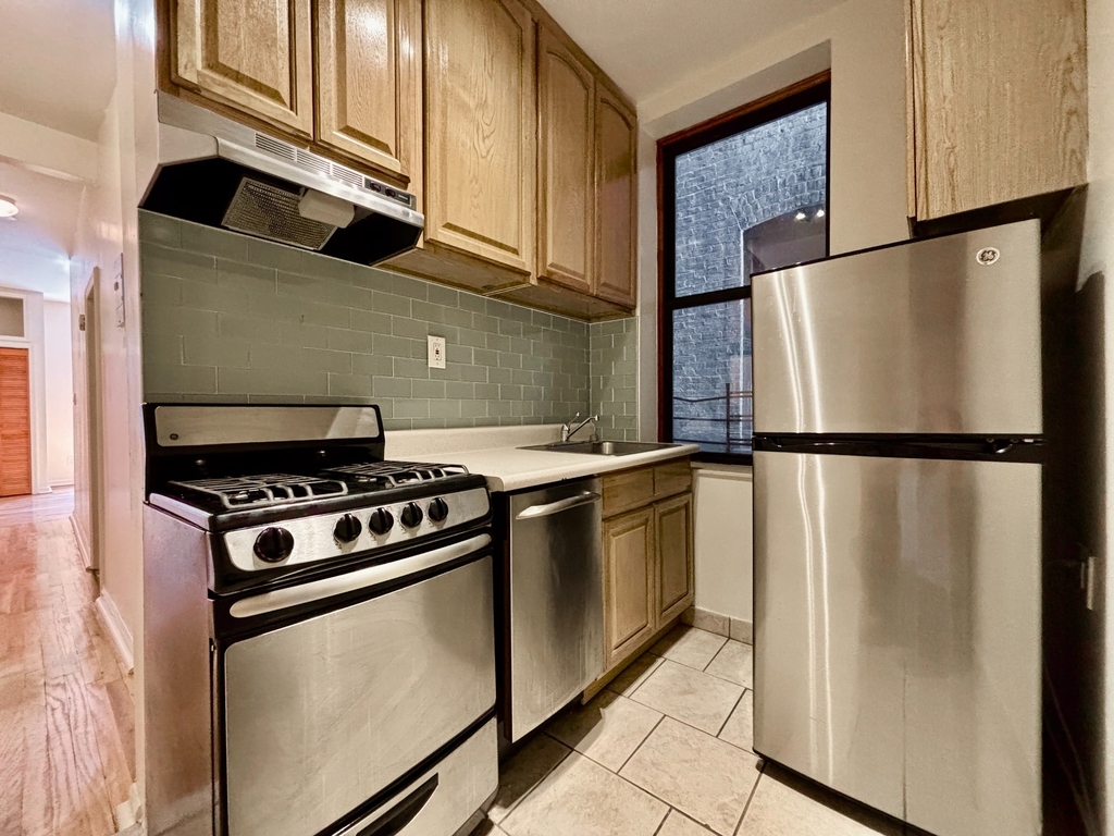 3135 Broadway - Photo 5