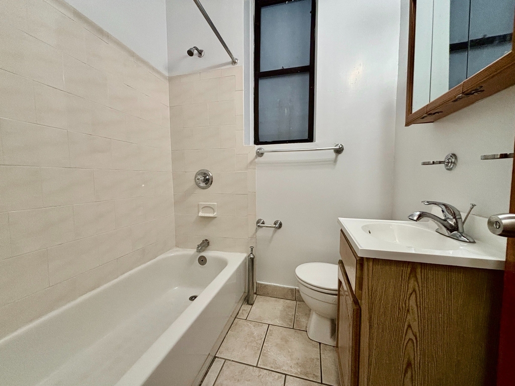 3135 Broadway - Photo 4