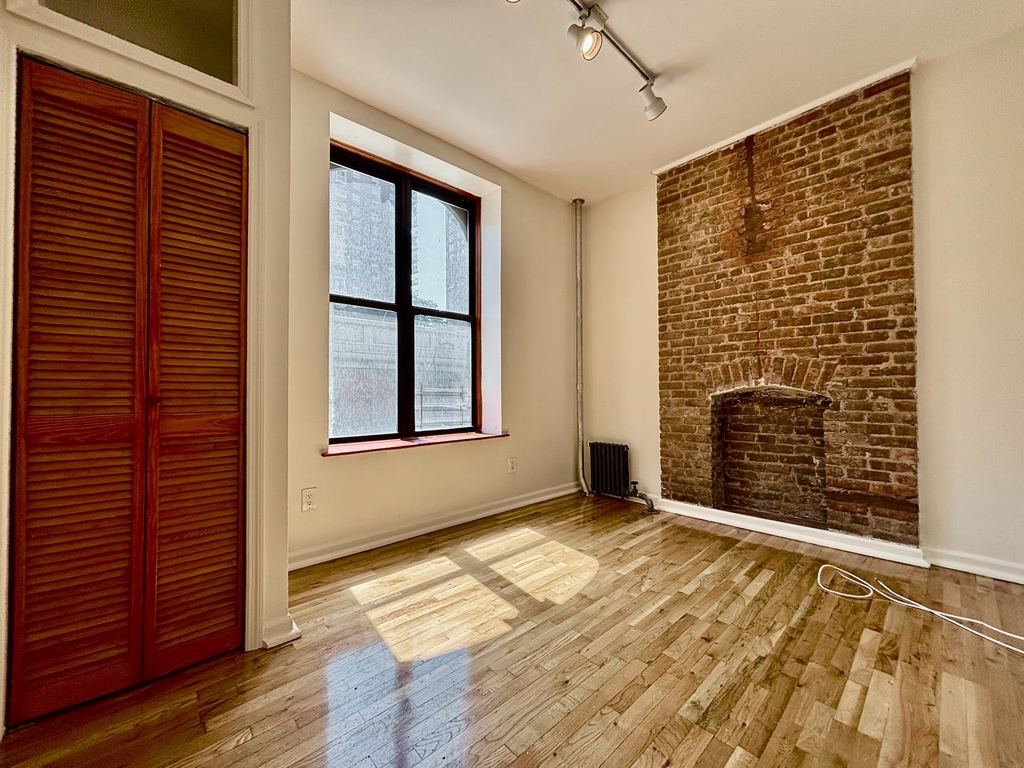 3135 Broadway - Photo 0