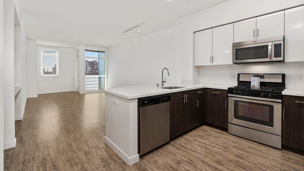 1333 Powell Street - Photo 3