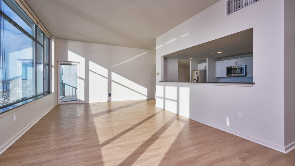 1221 First Avenue - Photo 2
