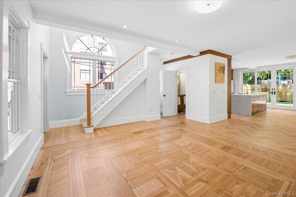 51 Main Street - Photo 8
