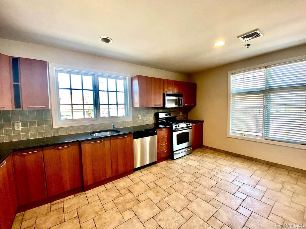 259 Glen Cove Avenue - Photo 2