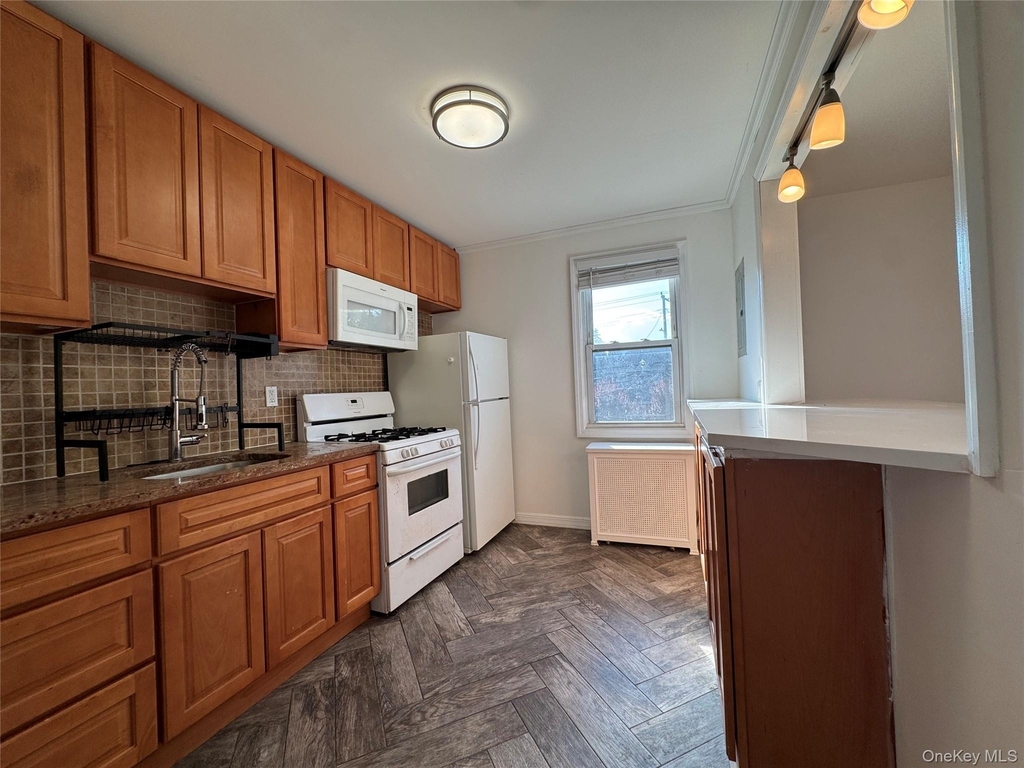 267 Plainfield Avenue - Photo 8