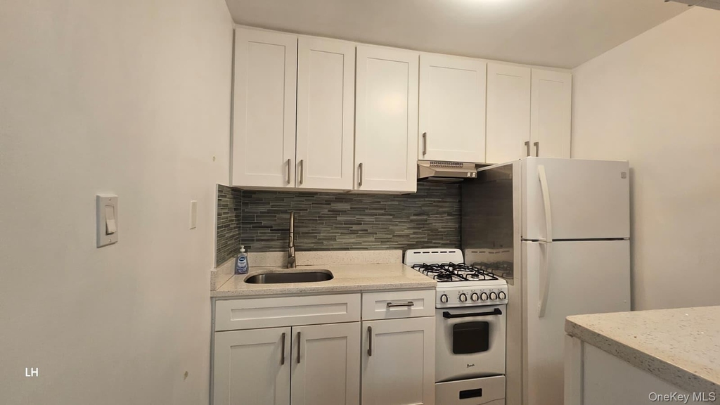 35-20 Leverich Street - Photo 12