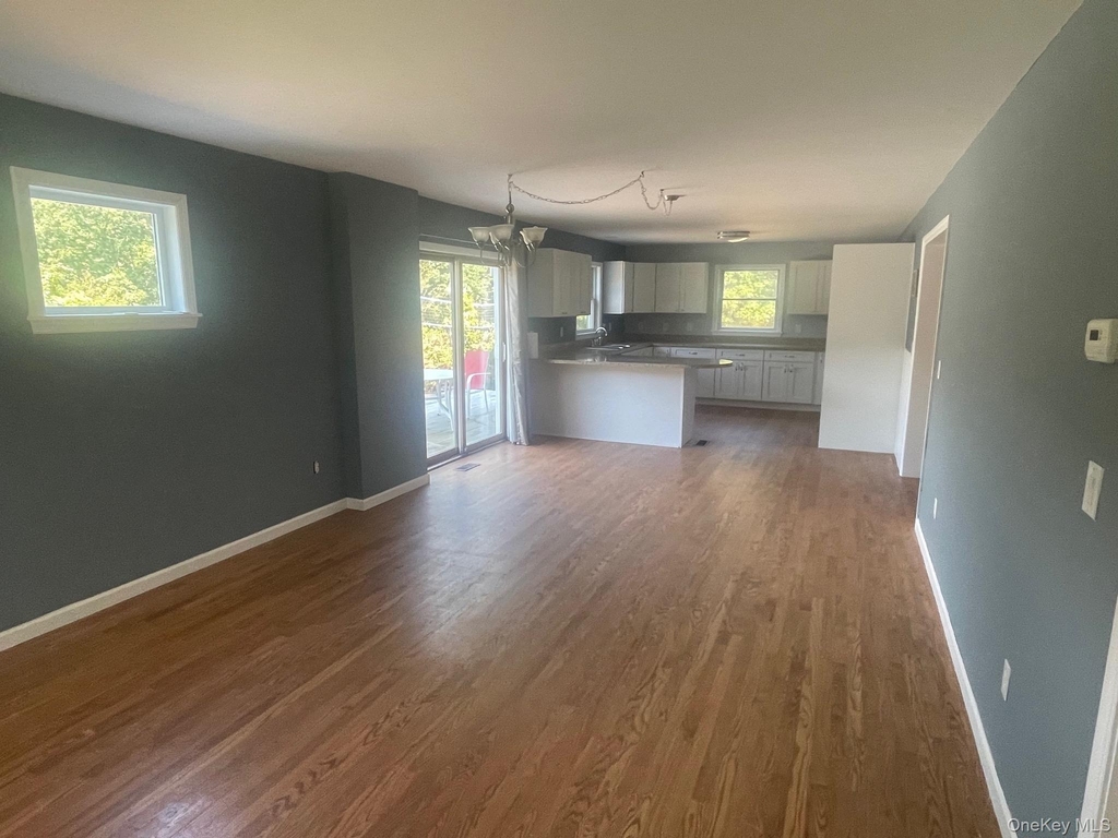 484 N Magee Street - Photo 0