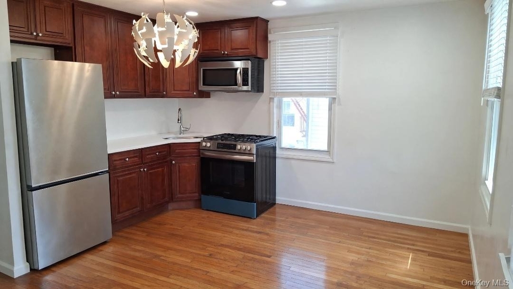 9531 90th Street - Photo 0
