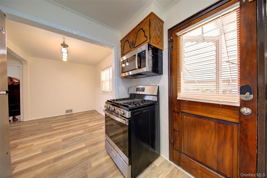 411 Saint John Place - Photo 13