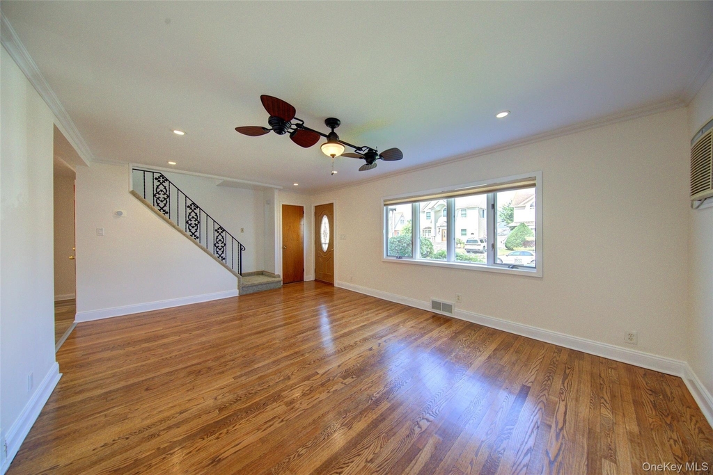 411 Saint John Place - Photo 3